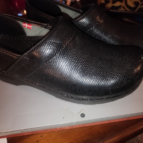 Sanita Clogs Size 38 EU or 7.5 US - Picture 2 of 4